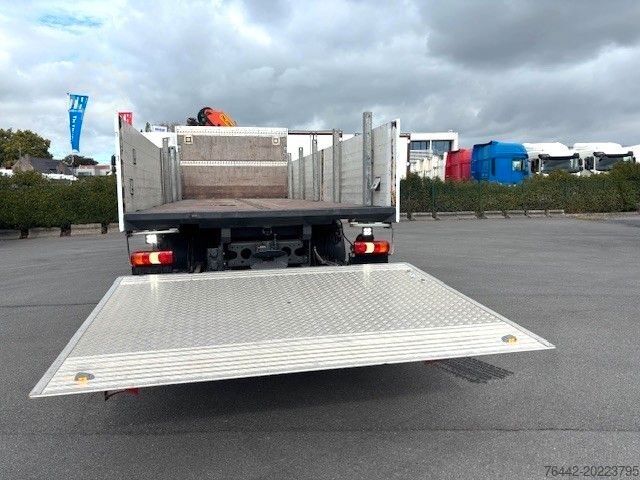 Grue montée sur camion MERCEDES-BENZ ANTOS