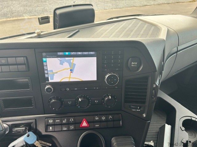 Grue montée sur camion MERCEDES-BENZ ANTOS