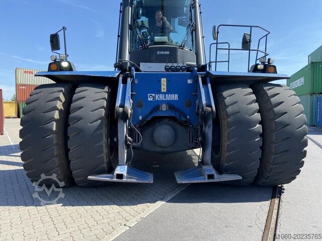 Stabler for full container Kalmar DRG450-82S5HCXS