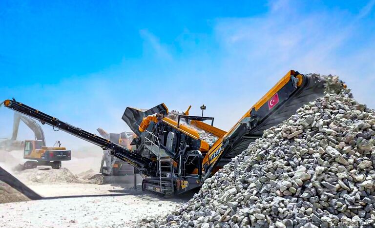 Tamis scalpeur sur chenilles FABO Tracked Screen Mobile Screening Plant FTJ-1175 FTB-1550