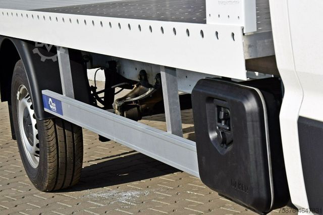 Autószállító furgon VOLKSWAGEN Crafter 177 PS Klima  VOLL- ALU PLATEAU