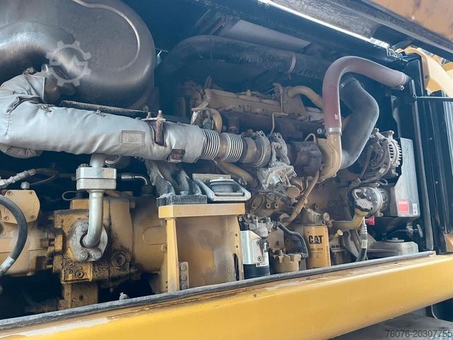 Мобилен багер CATERPILLAR MH 3022