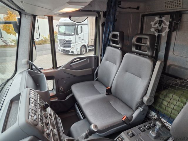Flatbed truck IVECO Eurocargo ML100E22WM-BW 4x4 Pritsche L-Haus Bett
