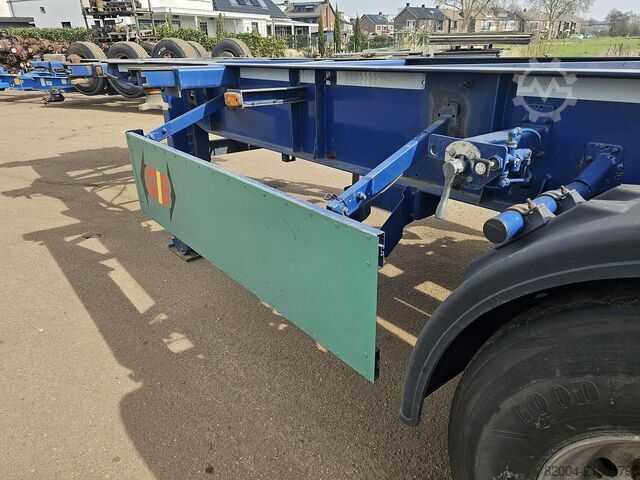 Containervervoer Van Hool 30 foot container chassis | tank container tran...