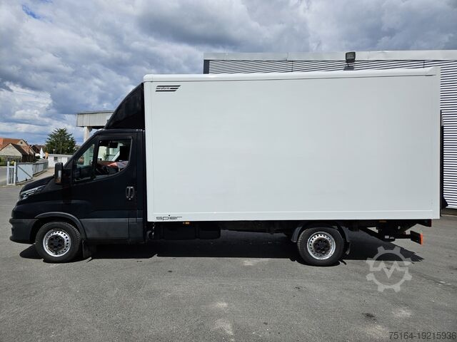 Transportieris ar koferi Iveco 35 S 18
