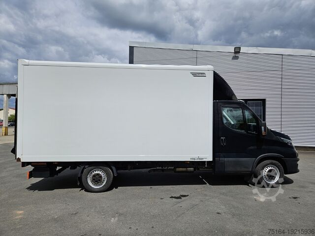 Transportieris ar koferi Iveco 35 S 18