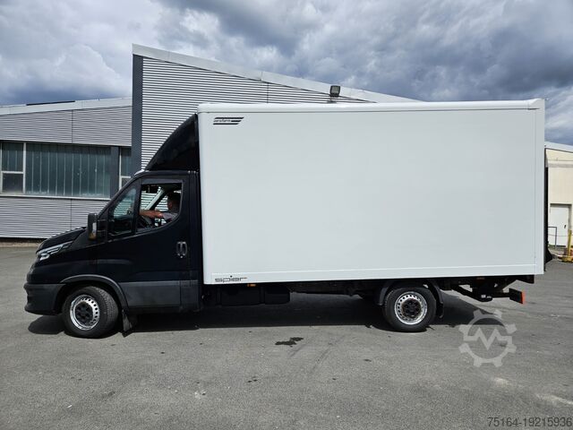 Transportieris ar koferi Iveco 35 S 18