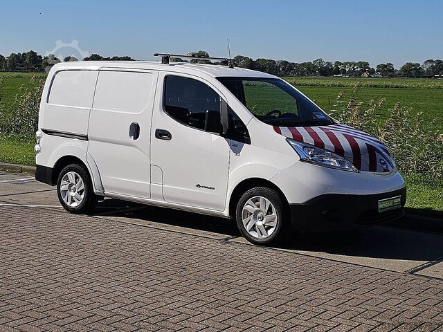ऊंची छत वाला स्टेशन वैगन NISSAN E-NV200 ac aut wltp 200 kms