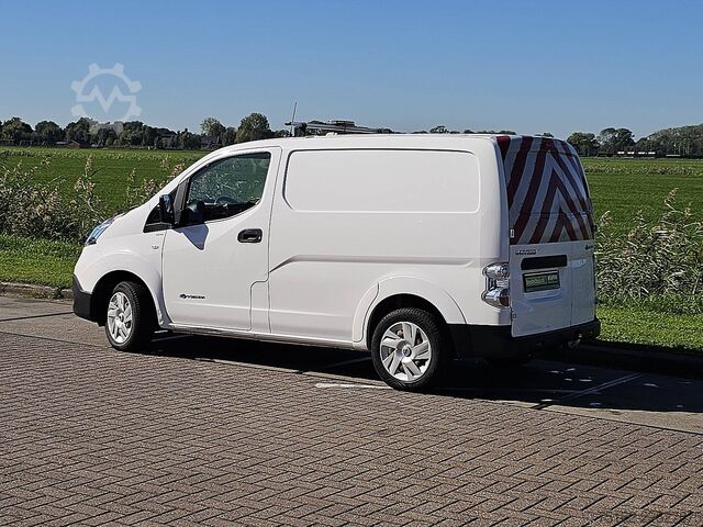 ऊंची छत वाला स्टेशन वैगन NISSAN E-NV200 ac aut wltp 200 kms