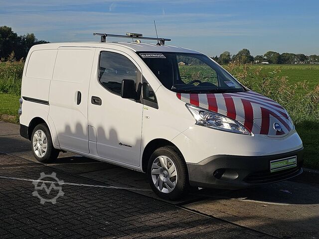 ऊंची छत वाला स्टेशन वैगन NISSAN E-NV200 ac aut wltp 200 kms
