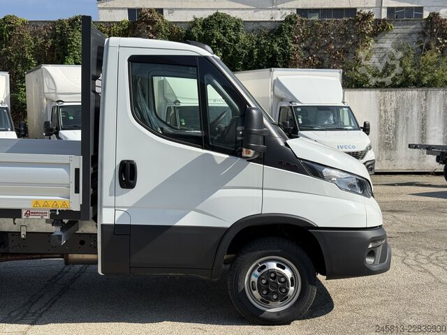 רכב מסחרי דמפר תלת-כיווני Iveco daily 35-160