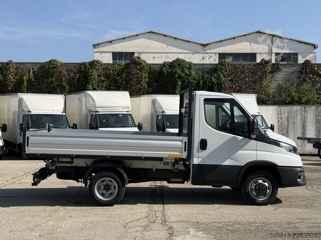 רכב מסחרי דמפר תלת-כיווני Iveco daily 35-160