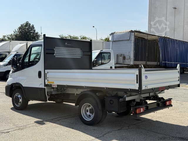 רכב מסחרי דמפר תלת-כיווני Iveco daily 35-160