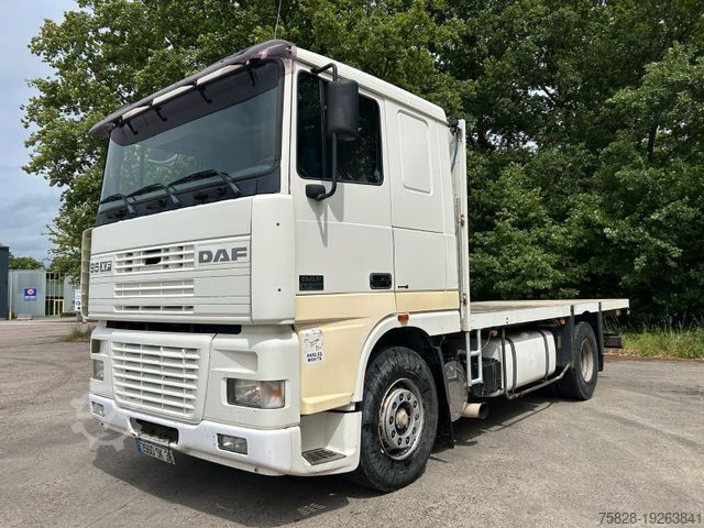 Truk flatbed DAF XF480 /Schaltgetriebe / Retarder/ Blatt-Blatt