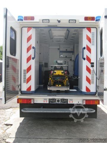 Fire truck MERCEDES-BENZ 616 D Vario Großraum-RTW Luftfederung *21000 KM*