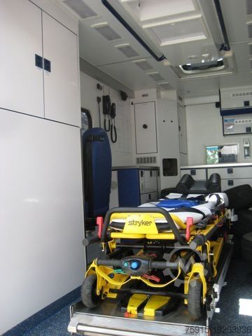 Fire truck MERCEDES-BENZ 616 D Vario Großraum-RTW Luftfederung *21000 KM*