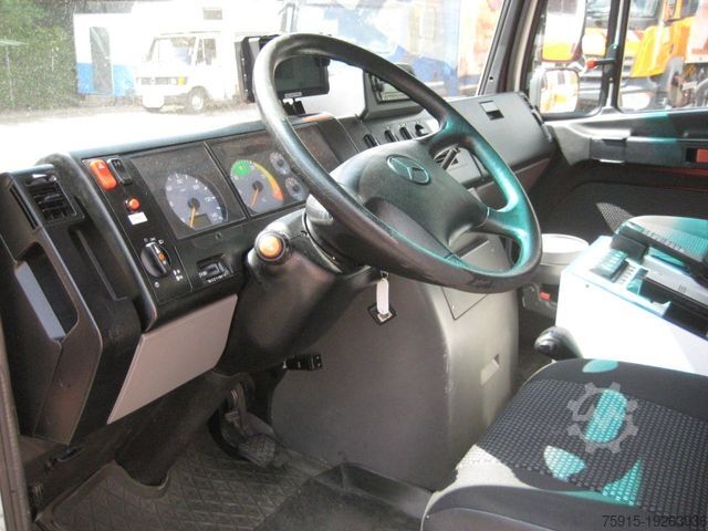 Fire truck MERCEDES-BENZ 616 D Vario Großraum-RTW Luftfederung *21000 KM*