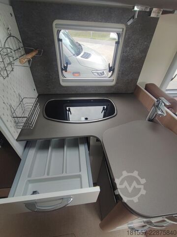 Camper semintegrato BÜRSTNER Lyseo TD 744