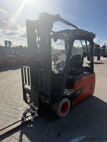 Elektrisk trehjulsgaffeltruck Linde E16L-02