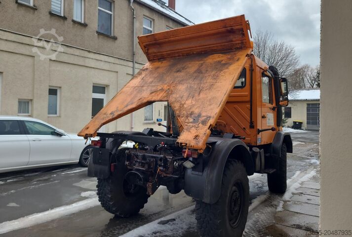 Kommersiella fordon - tippbil Mercedes-Benz Unimog 418/10