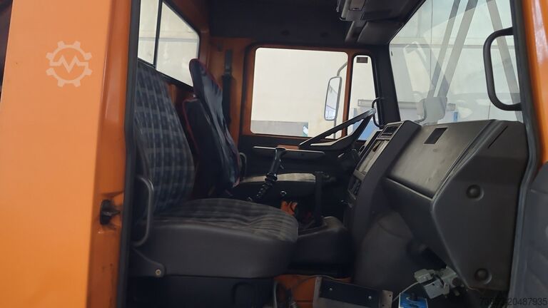 Kommersiella fordon - tippbil Mercedes-Benz Unimog 418/10