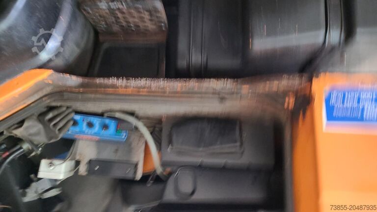 Kommersiella fordon - tippbil Mercedes-Benz Unimog 418/10