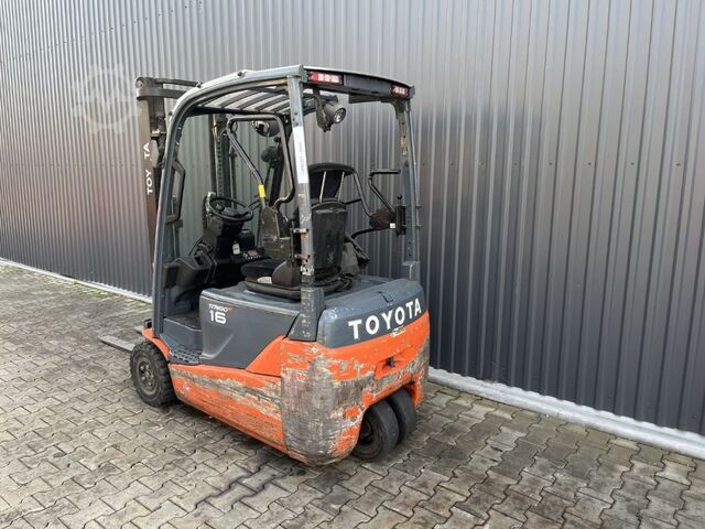 Forklift elektrik me 3 rrota Toyota 8 FBE16T