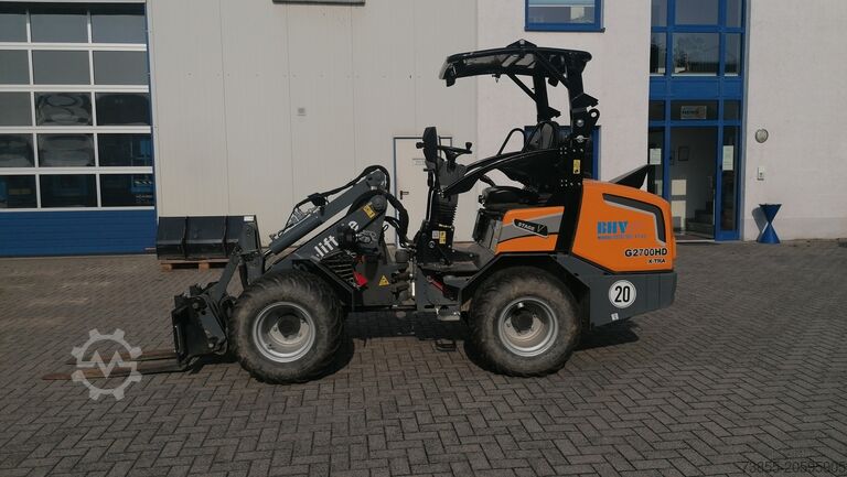 Hjólhleðslutæki GIANT G2700 X-tra HD with loader bucket and palletfork