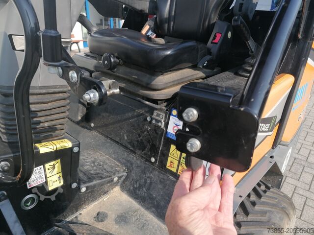 Hjólhleðslutæki GIANT G2700 X-tra HD with loader bucket and palletfork