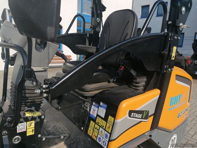 Hjólhleðslutæki GIANT G2700 X-tra HD with loader bucket and palletfork