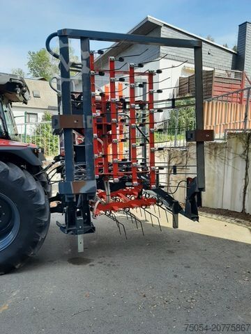 Lauka kultivators  Grünlandstriegel mit Drillstar
