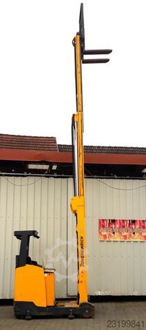 Rinktuvinis krautuvas Jungheinrich ETM 325