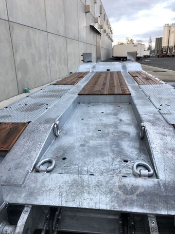 Remolque de plataforma baja Möslein T 4 VB H1  neuer 4 Achs Tieflader hydraulischen Rampen