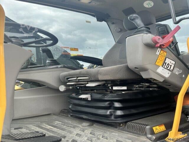 Radbagger Volvo EW 140 D / Schild / 2x Patzen / Schnellwechsler