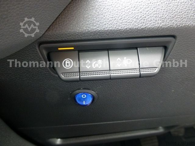 Furgon cu prelată laterală RENAULT NEW Master Pritsche Plane Schlafkabine