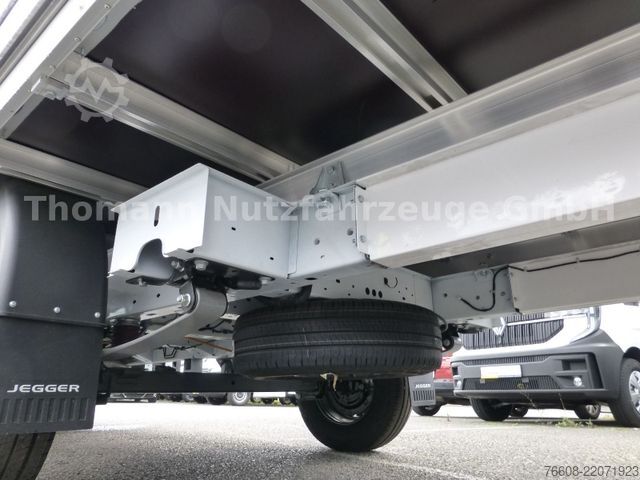 Furgon cu prelată laterală RENAULT NEW Master Pritsche Plane Schlafkabine