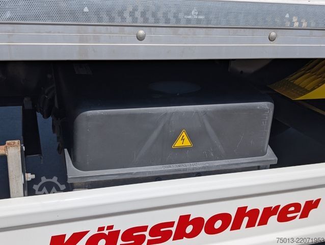 박스 세미트레일러 KÄSSBOHRER City-Koffer mit LBW und Zwangslenkung