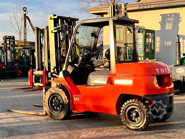 възможен мотокар Toyota 42-4FD40 / DIESEL / 4500KG / DUPLEX / FO