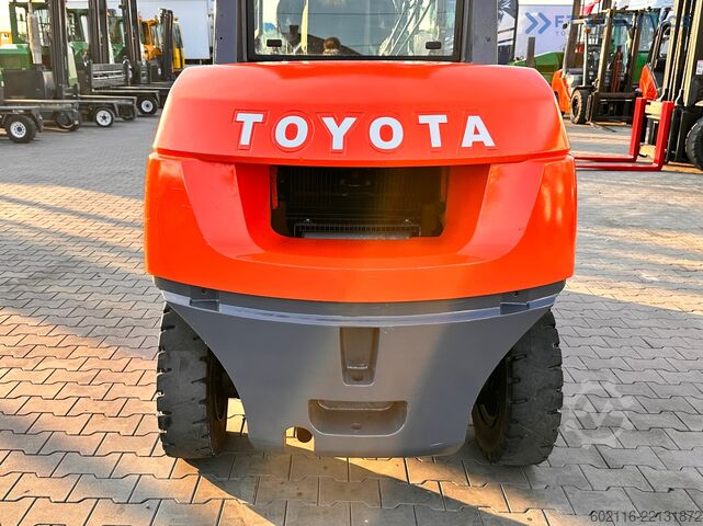 възможен мотокар Toyota 42-4FD40 / DIESEL / 4500KG / DUPLEX / FO