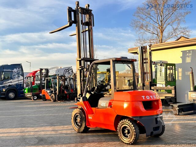 възможен мотокар Toyota 42-4FD40 / DIESEL / 4500KG / DUPLEX / FO