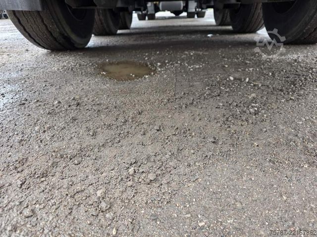 Polpriklopnik s premičnim dnom REISCH 65 cbm Schubboden, Lift, SAF Scheibe