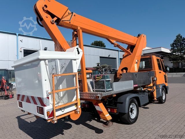 Tovornjaška dvižna delovna ploščad MULTICAR FUMO M30 C 4x4 Blumenbecker Hub- Arbeitsbühne