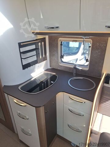 Pusiau integruotas kemperis BÜRSTNER Lyseo TD Harmony Line 727 G Hubstützen*Luftfeder