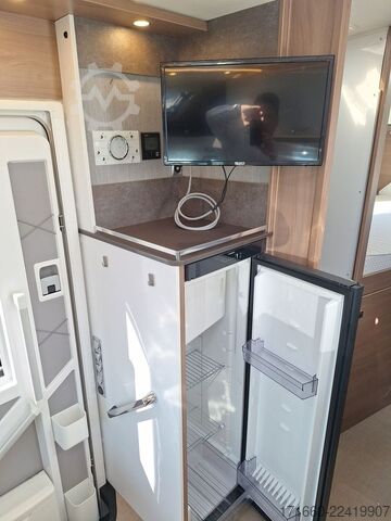 Pusiau integruotas kemperis BÜRSTNER Lyseo TD Harmony Line 727 G Hubstützen*Luftfeder