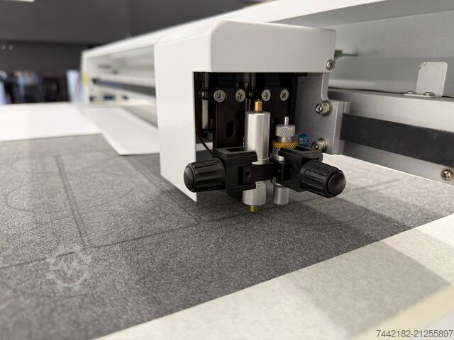 Digital cutting table Secabo FC 100