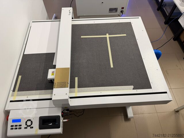 Digital cutting table Secabo FC 100