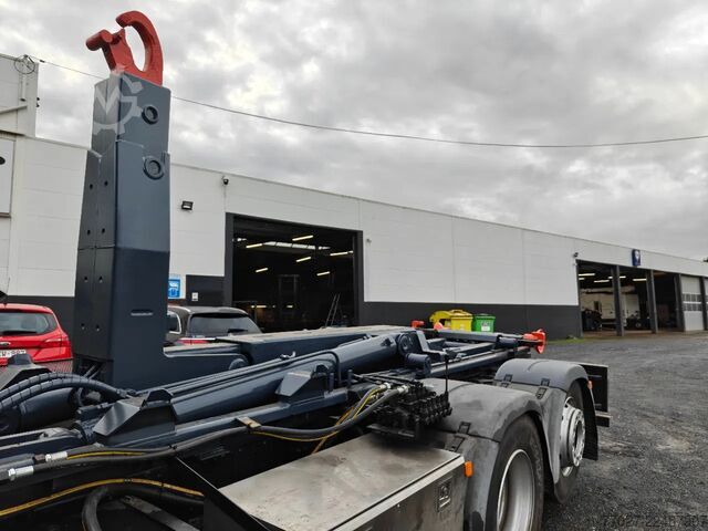 Sistem lengan pengait MAN TGX 26.400 Container Hyvalift Crane HIAB 144