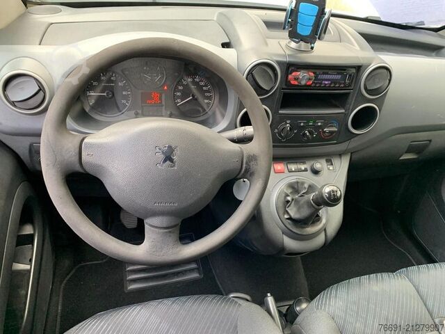 Kompaktni kombi Peugeot Partner  3 posti   Km: 144.200