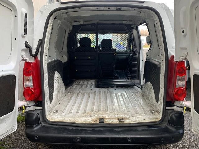 Kompaktni kombi Peugeot Partner  3 posti   Km: 144.200