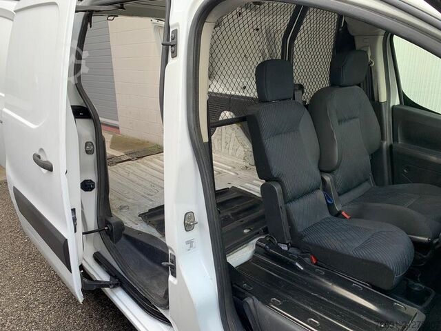 Kompaktni kombi Peugeot Partner  3 posti   Km: 144.200